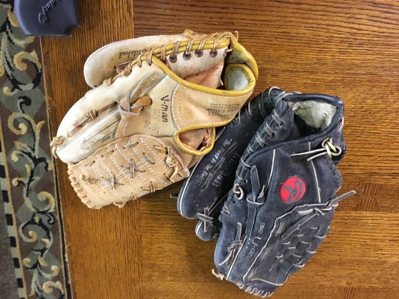 lot 257 image: Baseball Gloves