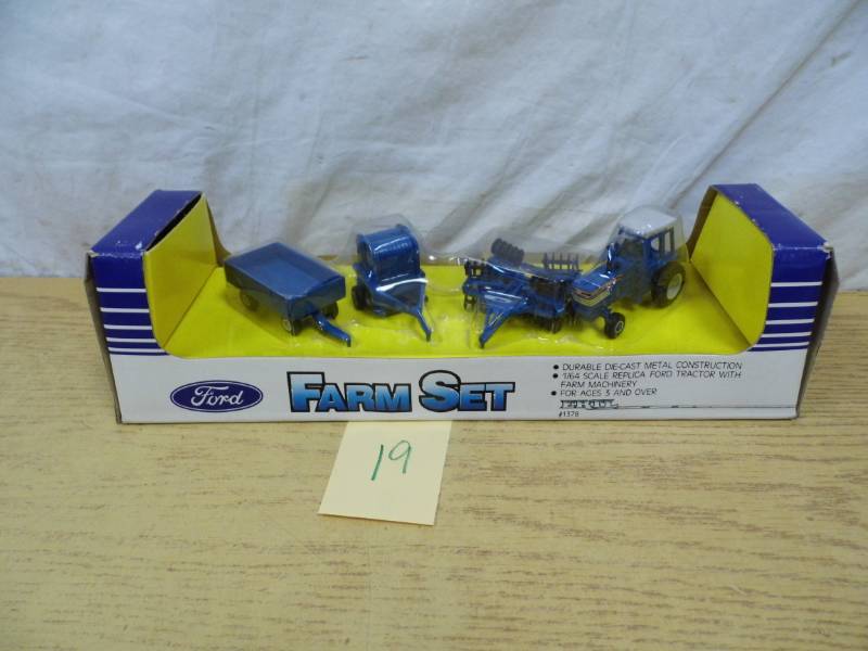 ERTL Ford Farm Set