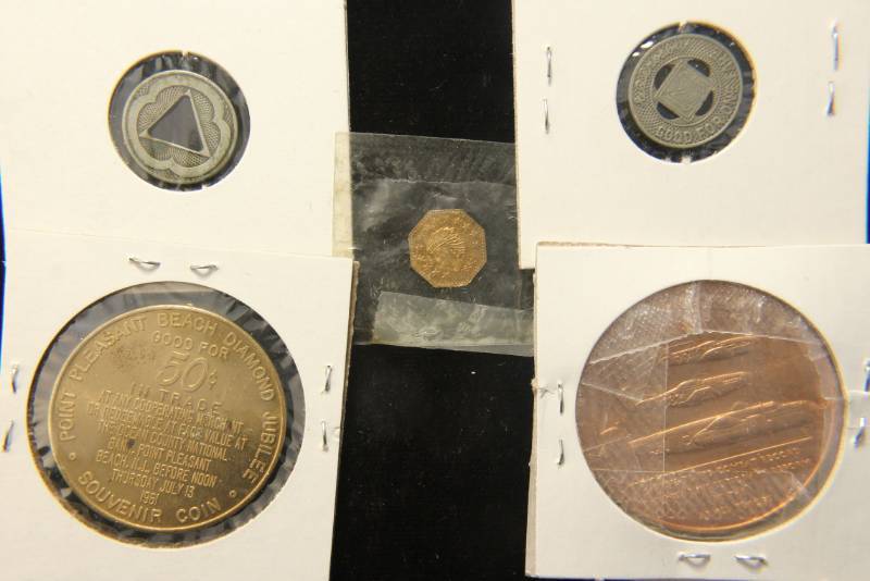 lot 10 image: GROUP OF 5 INTERESTING COINSMEDALSTOKENS INCLUDING A CALIFORNIA GOLD PIECE