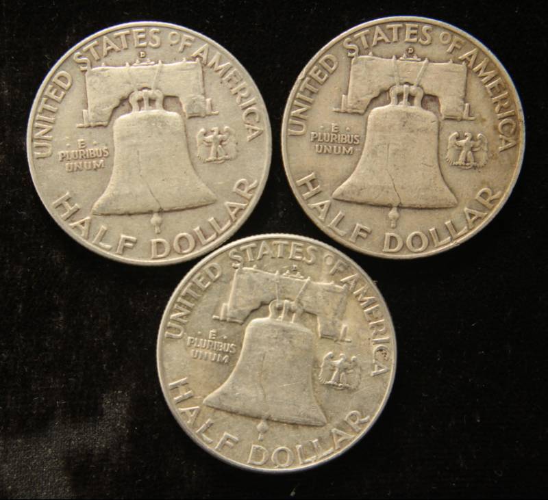 lot 47 image: 3 FRANKLIN SILVER HALF DOLLARS AS PICTURED