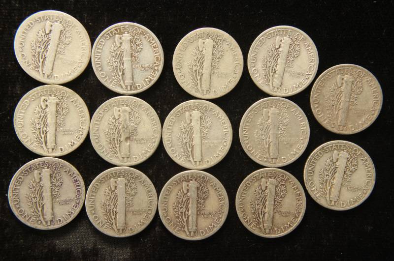 lot 58 image: 14 US MERCURY SILVER DIMES