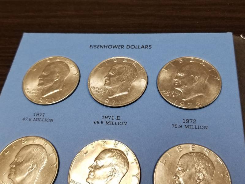 AU-UNC SET OF EISENHOWER DOLLARS & (2) SBAS (17) COINS TOTAL