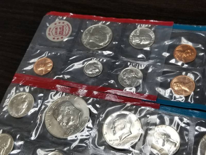GROUP OF 3 US MINT SETS FROM THE 1970S (36 COINS)