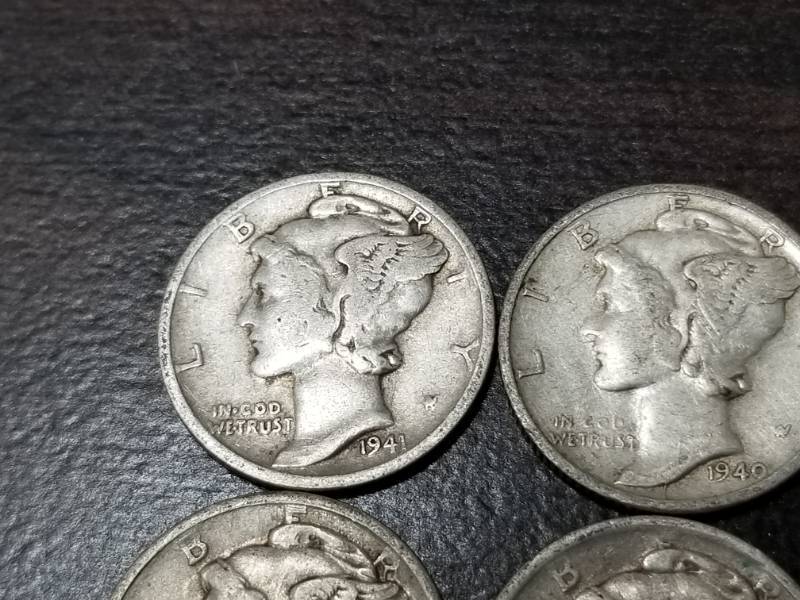 8 MERCURY SILVER DIMES AS PICTURED