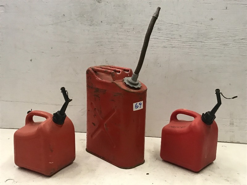 lot 69 image: (4) Assorted Gas Cans