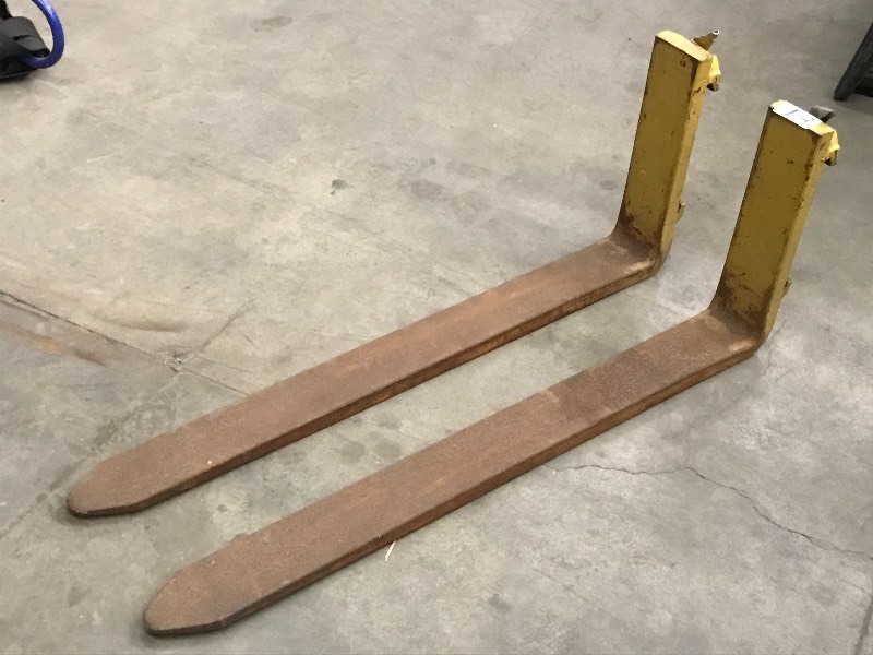 lot 81 image: (2) 42 Pallet Forks