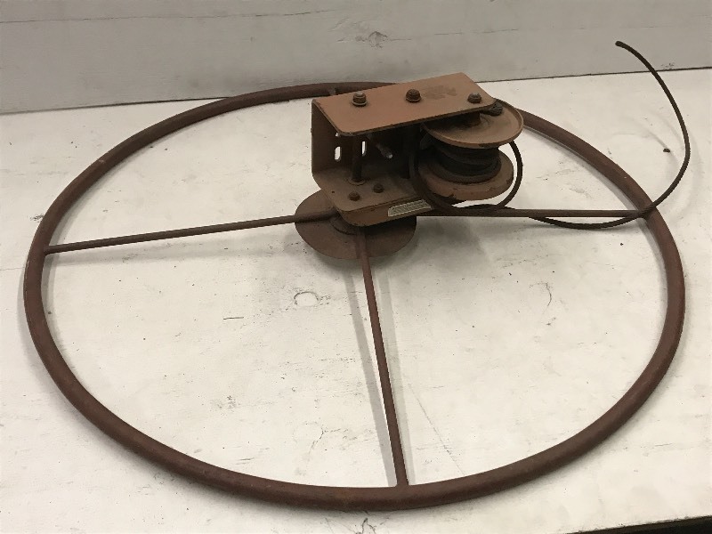 lot 89 image: Boat Lift Crank Wheel With Winch