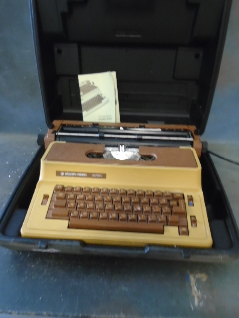 Vintage Silver-Reed Electric Typewriter