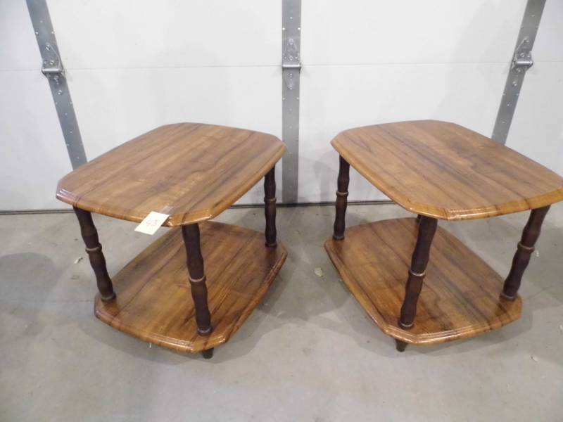 Lot of 2 End Tables