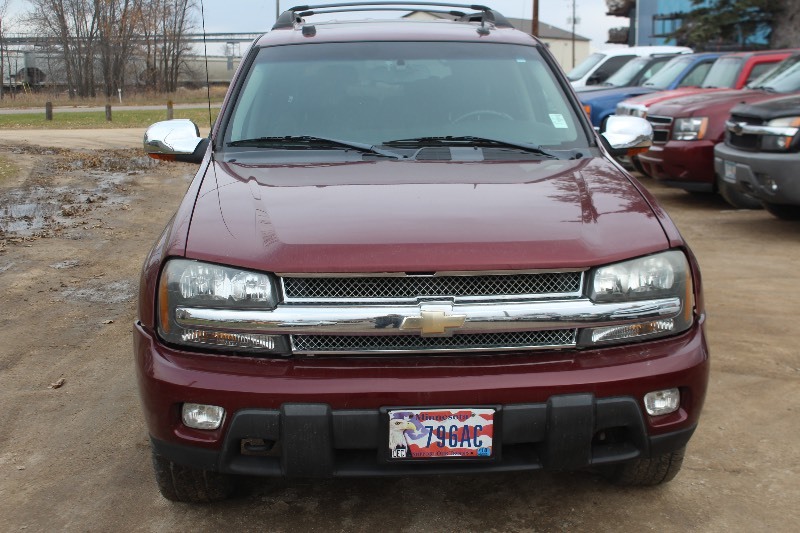 lot C3132 image: 2005 Chevrolet Trailblazer LT V8 4x4 - 7 Passenger - 103,826 Miles -