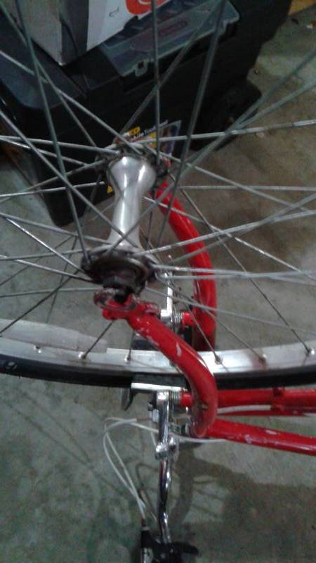 lot 11 image: Trek 900 Bike, Used, Shows Wear, Needs Maintenance, Missing Screws On Front Wheels