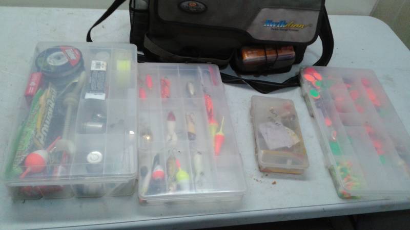lot 27 image: Flambeau Kwikdraw Fishing Tackle Box Bag And Lures