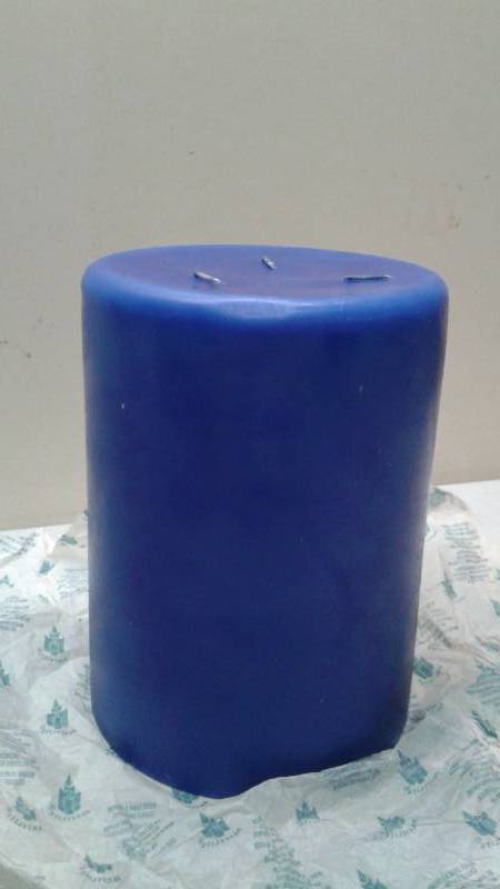 lot 55 image: Large Partylite, Three Wick Blue Candle