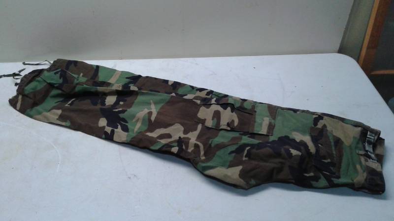 lot 67 image: Lot Of Army Clothes, Camouflage Outfit, Mens Small Regular