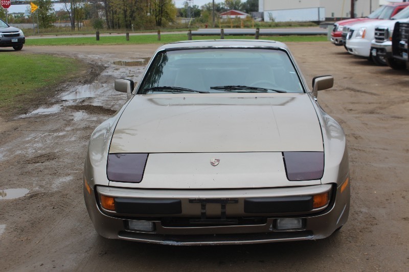 1983 Porsche 944 - 5 Speed -