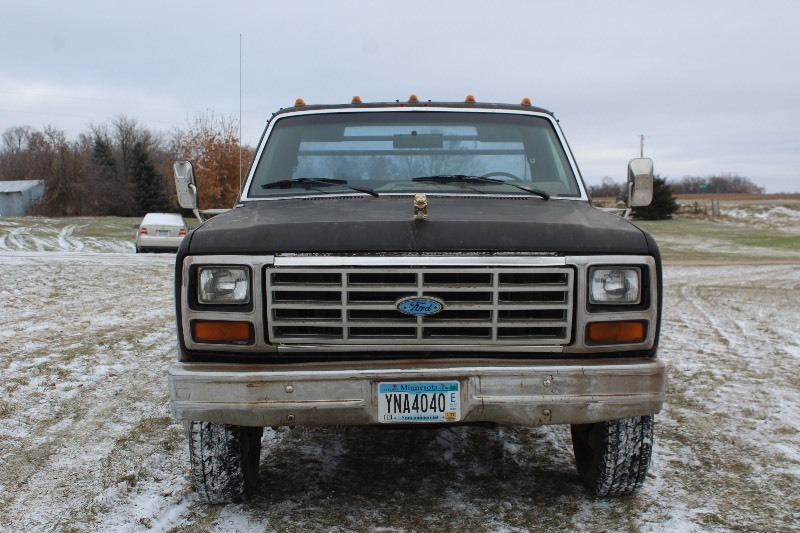 1985 Ford F350 Drive-On Flatbed - 460 V8 - 5 Speed -