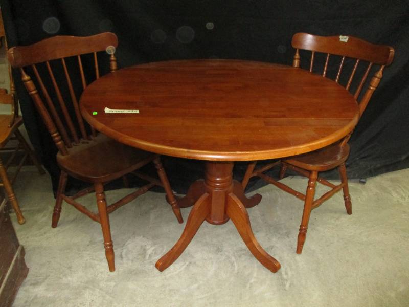 lot 2 image: Beautiful Round Table with 2 Chairs