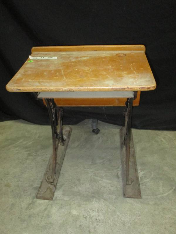 lot 10 image: Old School Desk