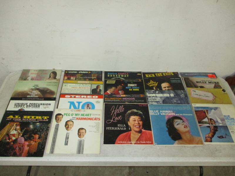 lot 22 image: 20 Various Records
