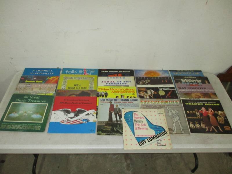 lot 23 image: 20 Various Records