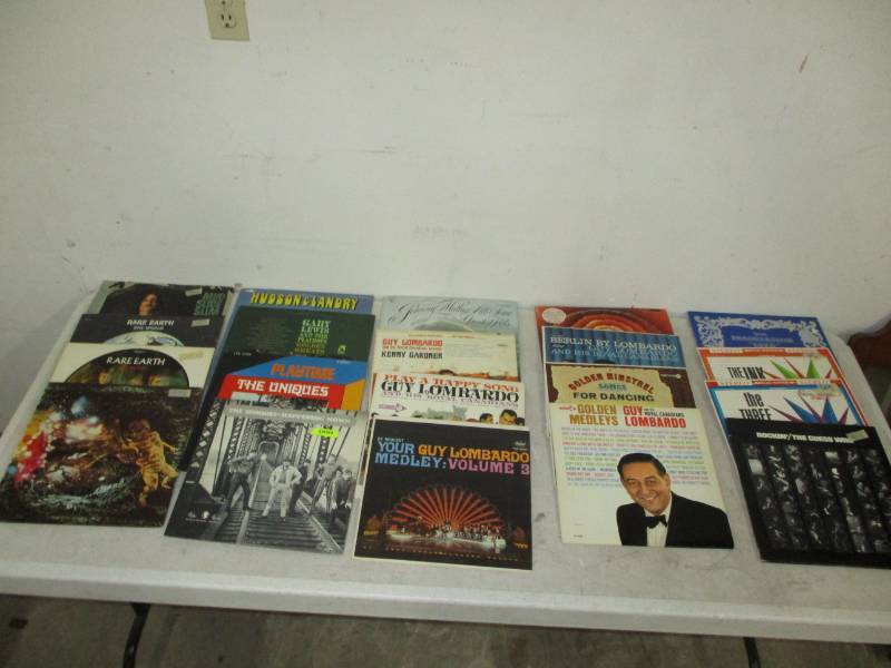 lot 26 image: 20 Various Records