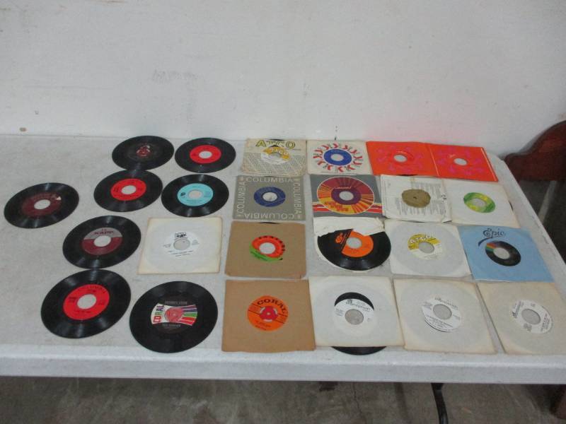 lot 30 image: 25 Various 45  Records