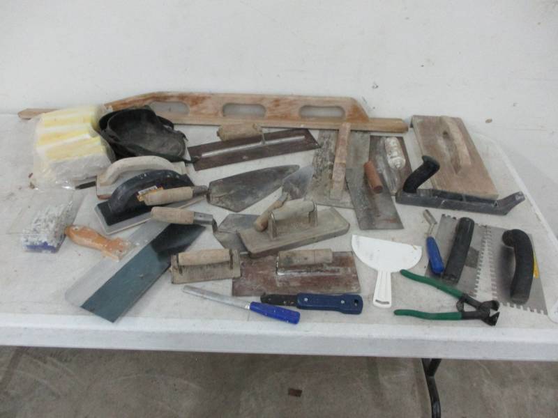 lot 36 image: Cement, Mud and Tile Tools