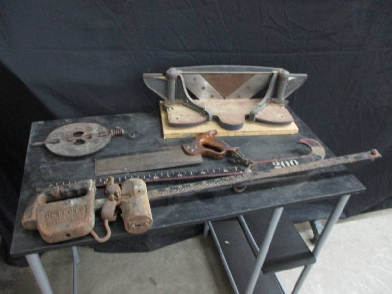 lot 38 image: Lion Trimmer, Various old Scale parts (27 Serial H, New York City Approved Type) Chatillion and Sons and Detecto Scale