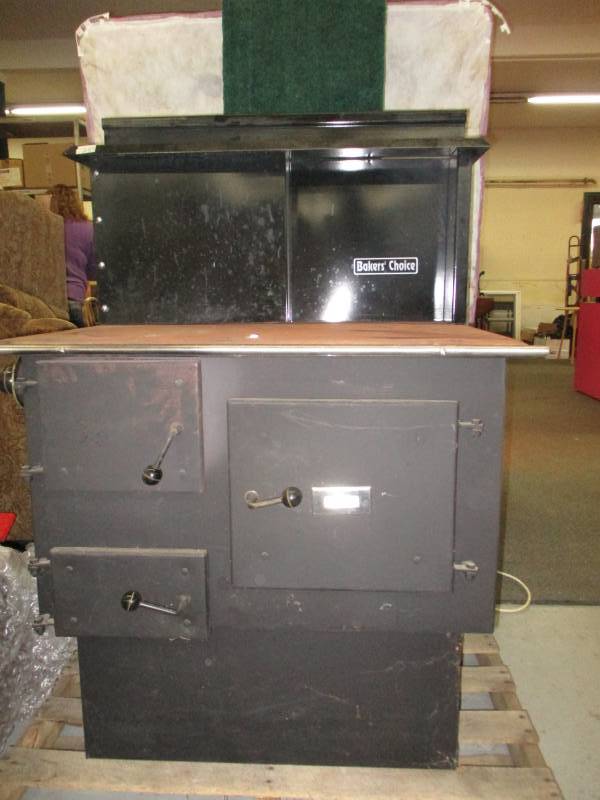 lot 49 image: Beautiful Cast Iron Wood Stove