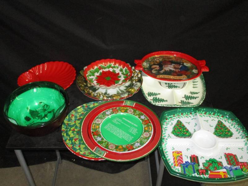 lot 54 image: multiple festive dishware