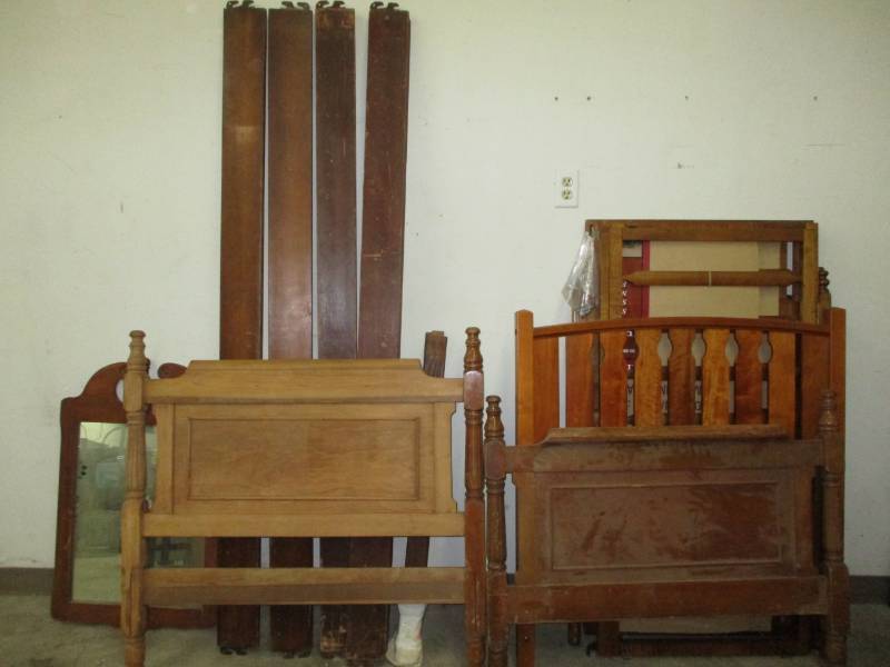 lot 60 image: Various Crib pieces and old bed frame and extra side boards from an old bed
