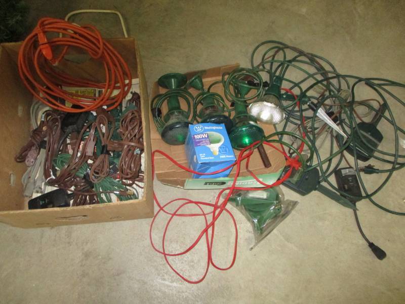 lot 64 image: Various colered heat lights and extension chords, perfect for your christmas lights