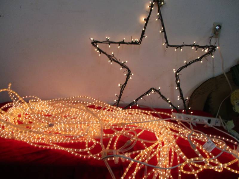 lot 74 image: Roughly 100 of working rope lights and Christmas star