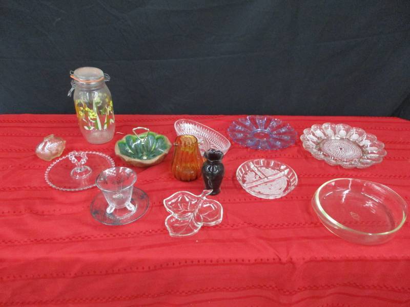 lot 81 image: Various Glassware