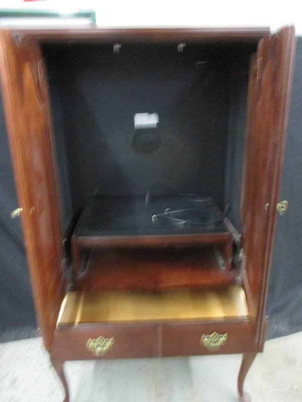 lot 91 image: TV Cabinet with drawers and sliding tray