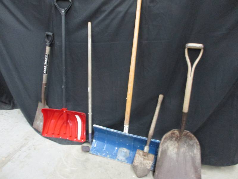 lot 94 image: Multiple shovels and farming tools