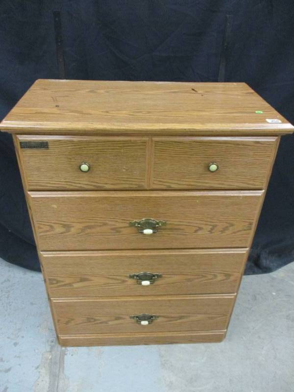 lot 101 image: 4 drawer Dresser, needs work