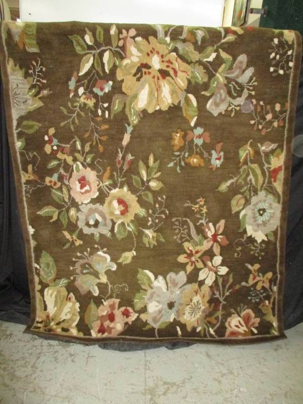 lot 106 image: Large floral rug