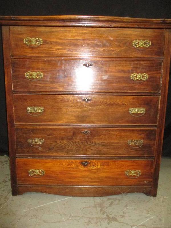lot 107 image: 5 drawer dresser