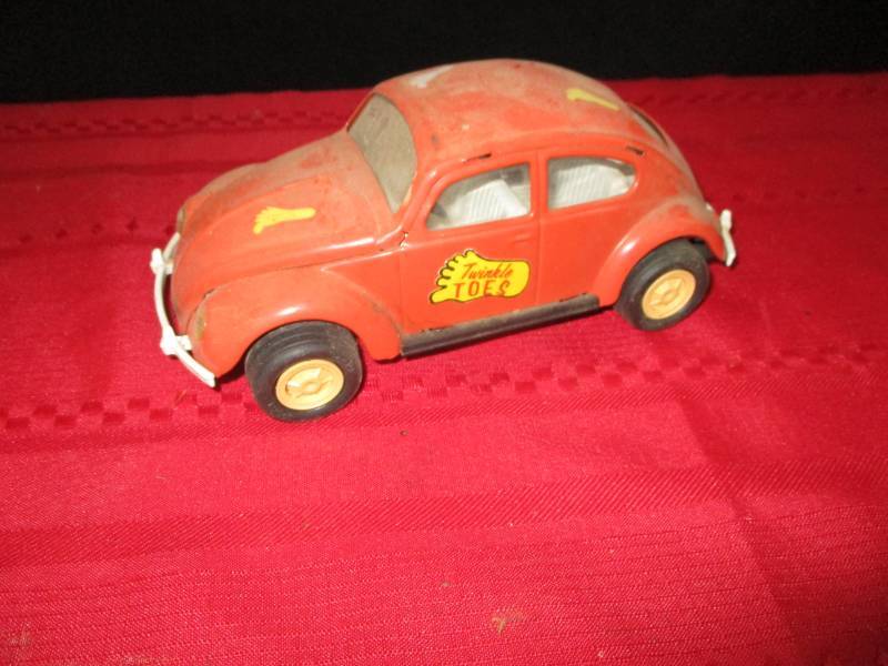 lot 118 image: Tonka Twinkle Toes Volkswagon Beetle about 8 12 Long