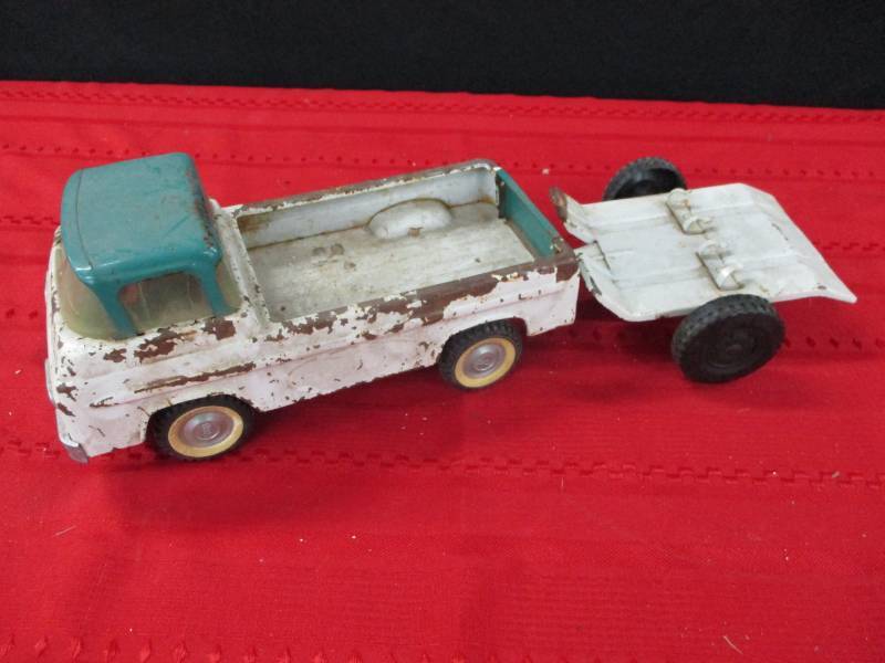 lot 120 image: Nylint Ford Truck and Trailer about 11 long