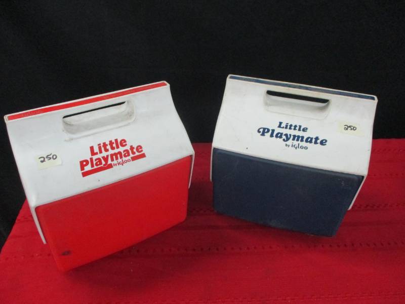 lot 135 image: Two small lunch size coolers