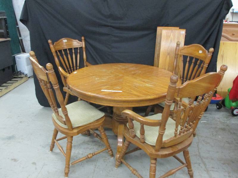 lot 136 image: Dining room Table and 4 Chairs