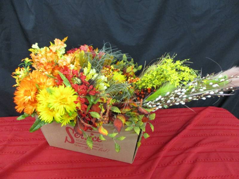 lot 140 image: Fall Flowers