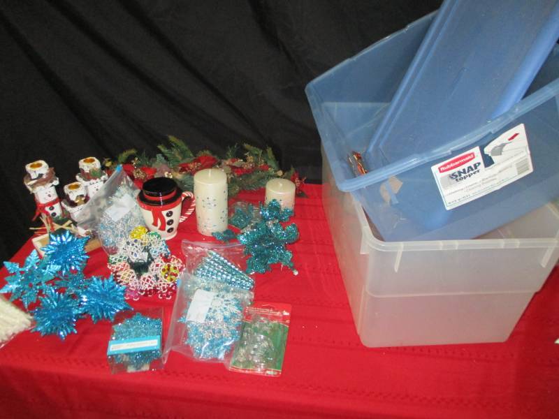 lot 150 image: Christmas decorations and tub