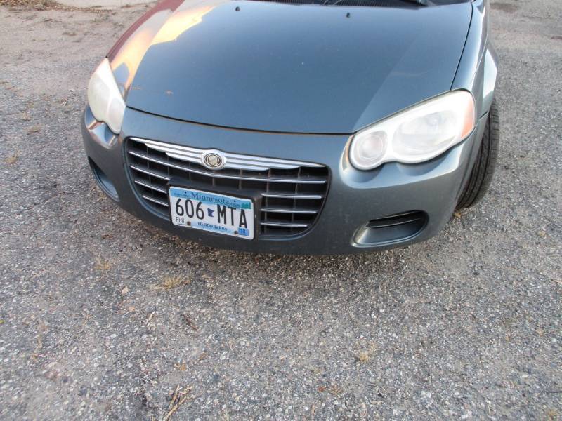 lot 2 image: 2006 Chrysler Sebring