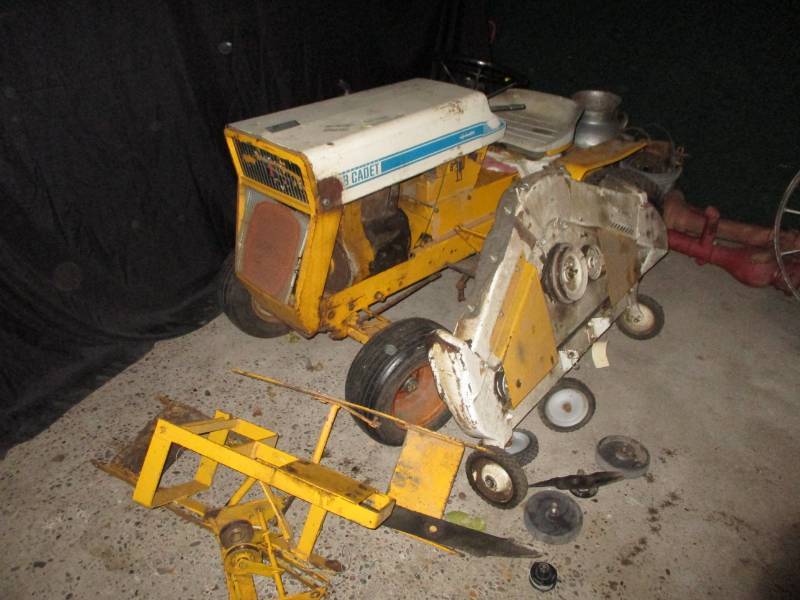 lot 14 image: Cub Cadet mower and deck in pieces (parts only)