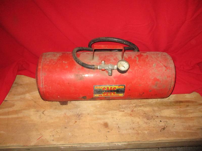 lot 29 image: Air Tank and hose