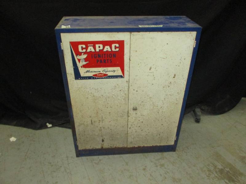 lot 48 image: Locking Metal Cabinet