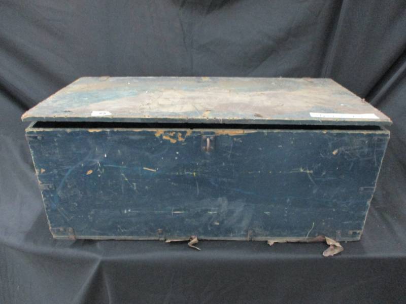 lot 61 image: Unique Wood Box